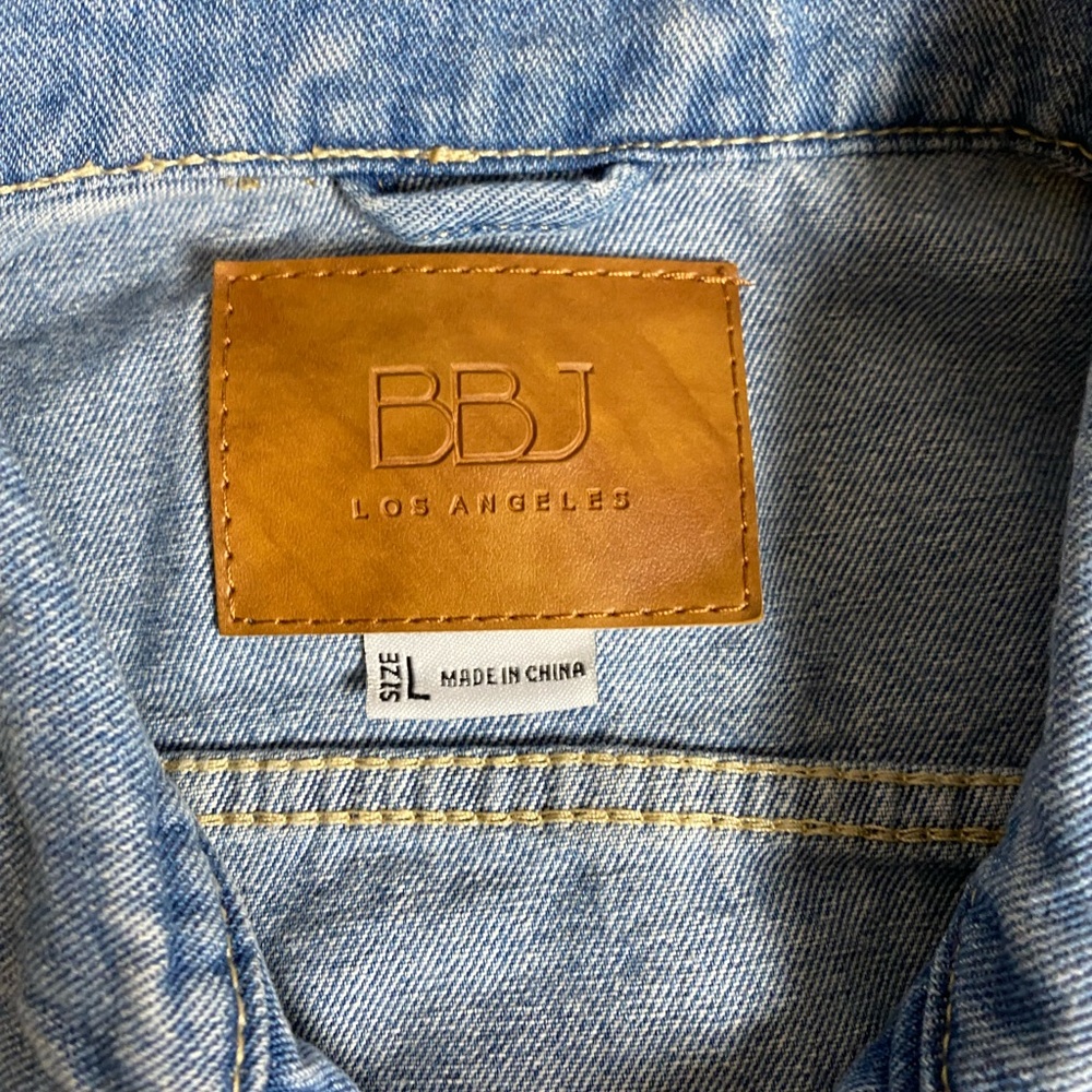 BBJ Los Angeles Two-Tone Blue & Cream Distressed Denim Jacket- Streetwear Cotton - Picture 3 of 5
